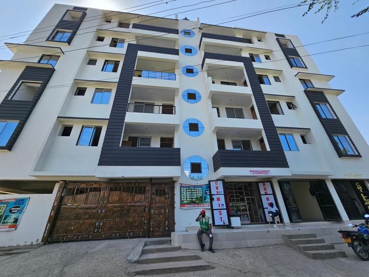 serviced 2 bed apartment with borehole at leisure