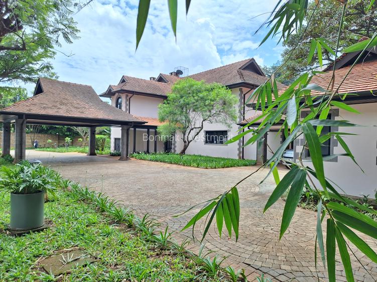 5 Bed House with En Suite at Un Avenue