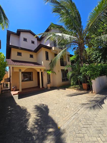 5 Bed Townhouse with En Suite at Nyali