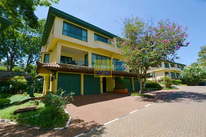 3 Bed Townhouse with En Suite in Brookside