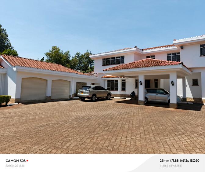 5 Bed House with En Suite in Runda