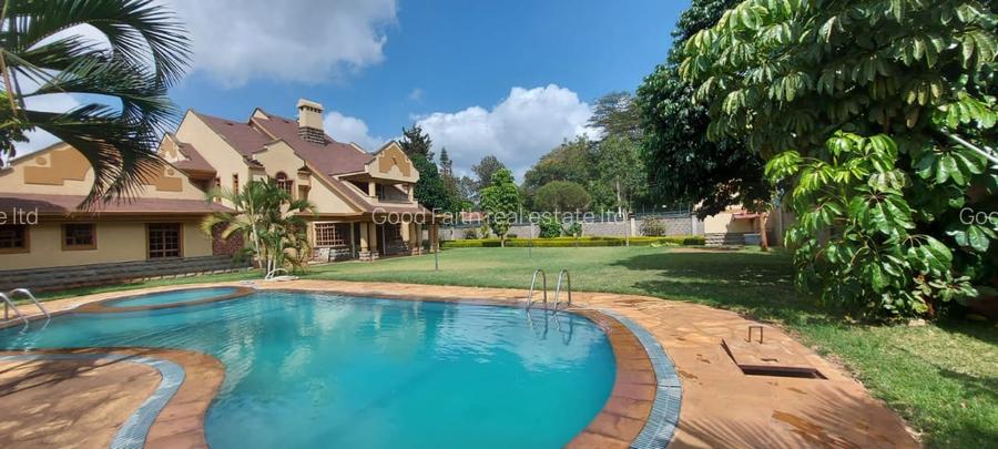 5 Bed House with En Suite in Runda