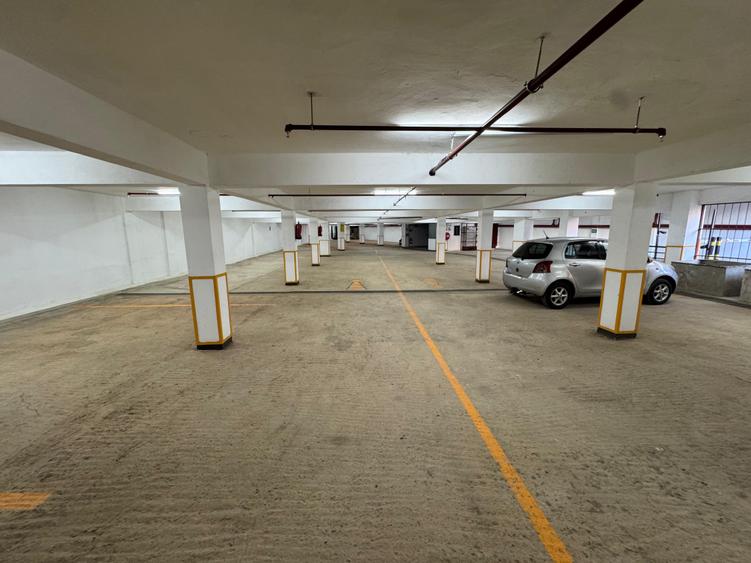 Commercial Property with Backup Generator at 1St Parklands - Widok 3