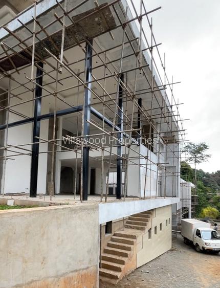 5 Bed Villa with En Suite in Lavington