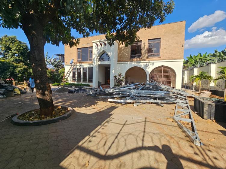 5 Bed House with En Suite in Runda