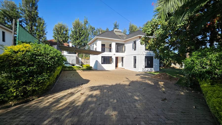 4 bed house with en suite in runda