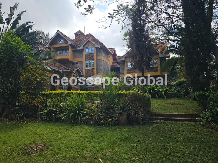 5 Bed House with En Suite in Runda