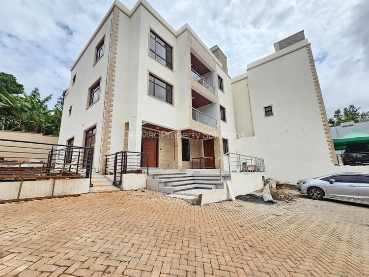 5 Bed House with En Suite in Kyuna