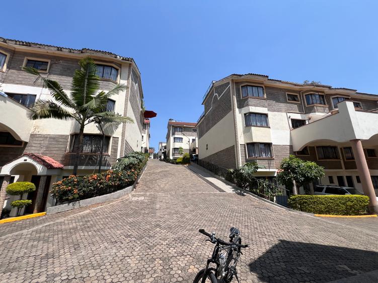 5 Bed Townhouse with En Suite at Brookside 5 Bed Townhouse with En Suite at Brookside