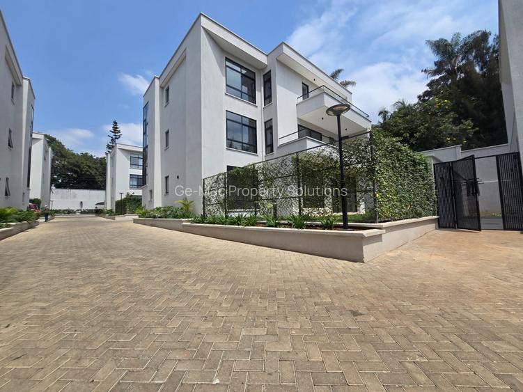 5 Bed House with En Suite in Lavington