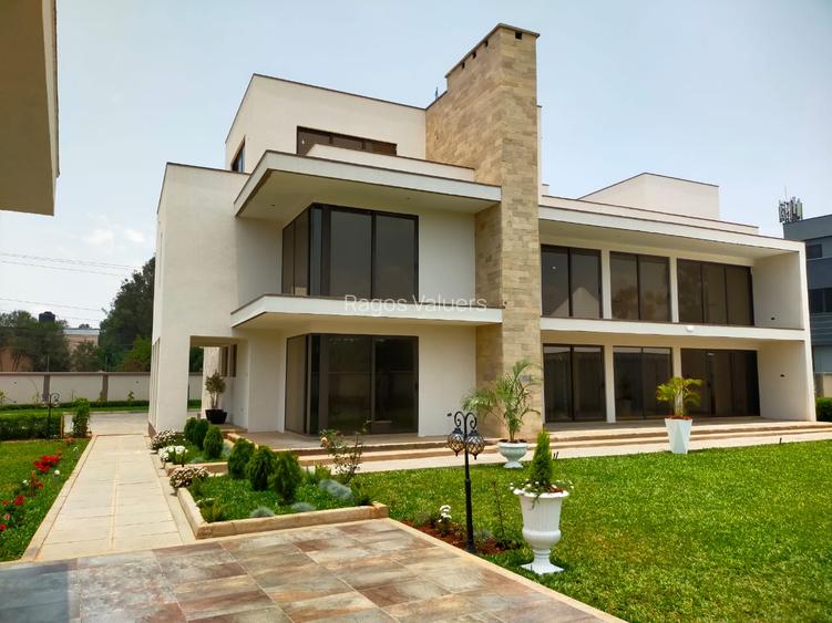 5 Bed House with En Suite at Off Bogani Rd