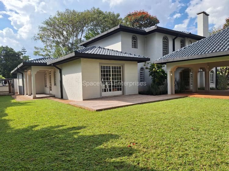 5 Bed House with En Suite in Runda