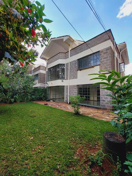 5 Bed Townhouse with En Suite in Spring Valley 5 Bed Townhouse with En Suite in Spring Valley