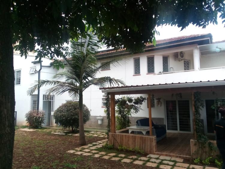 5 Bed House with En Suite in Parklands