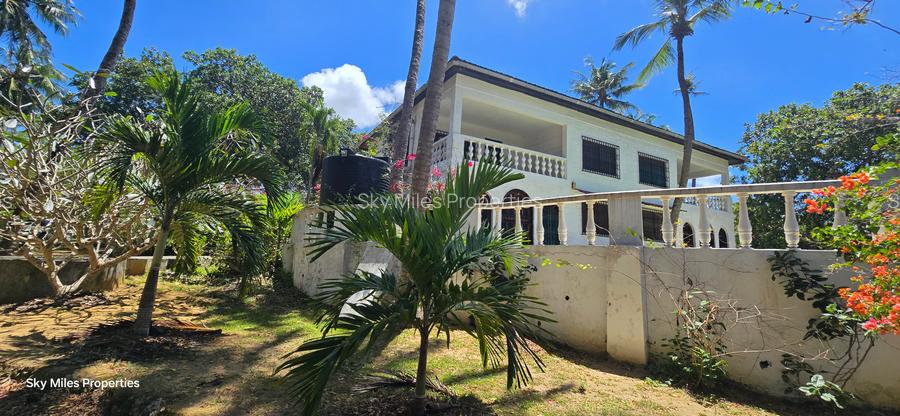 6 Bed Villa with En Suite at Aloo Drive Residence