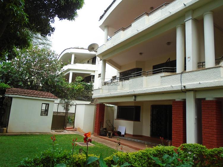 5 Bed Townhouse with En Suite in Westlands Area