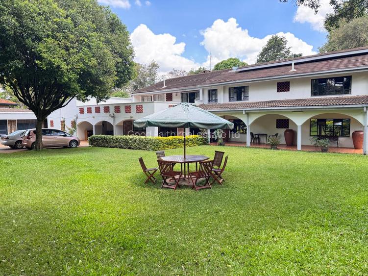 5 Bed House with En Suite in Runda