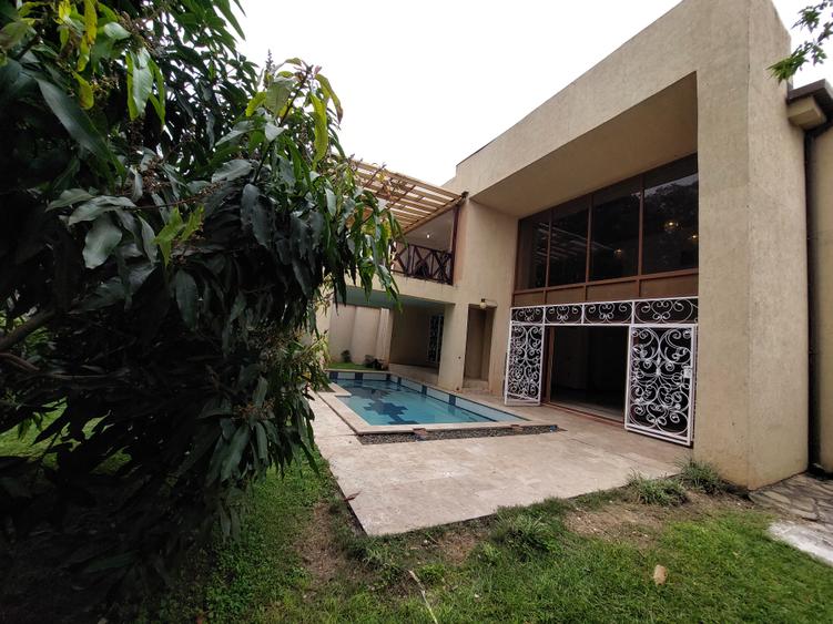 5 Bed Townhouse with En Suite at Lavington