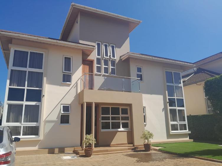 5 Bed House with En Suite in Runda