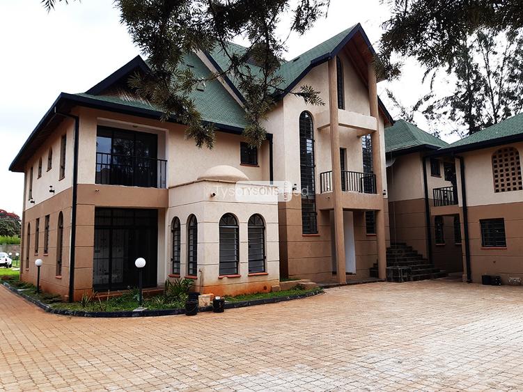 7 Bed House with En Suite in Runda