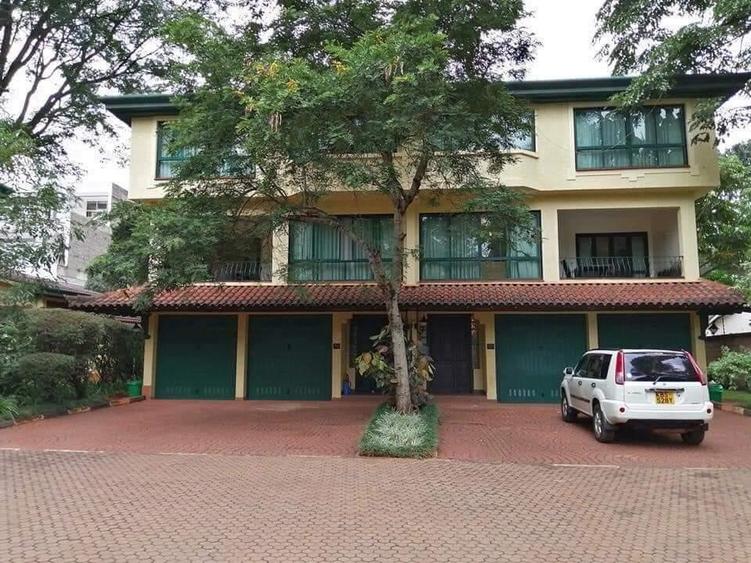 4 Bed Townhouse with En Suite in Spring Valley 4 Bed Townhouse with En Suite in Spring Valley