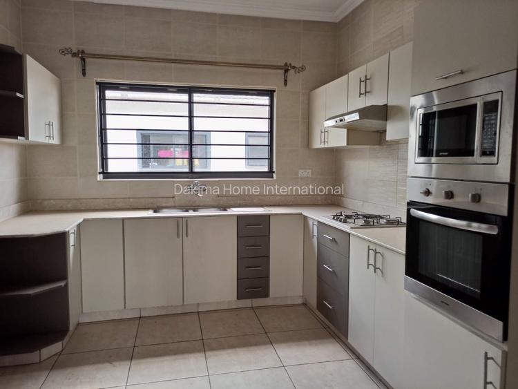 3 Bed Apartment with En Suite in Rhapta Road