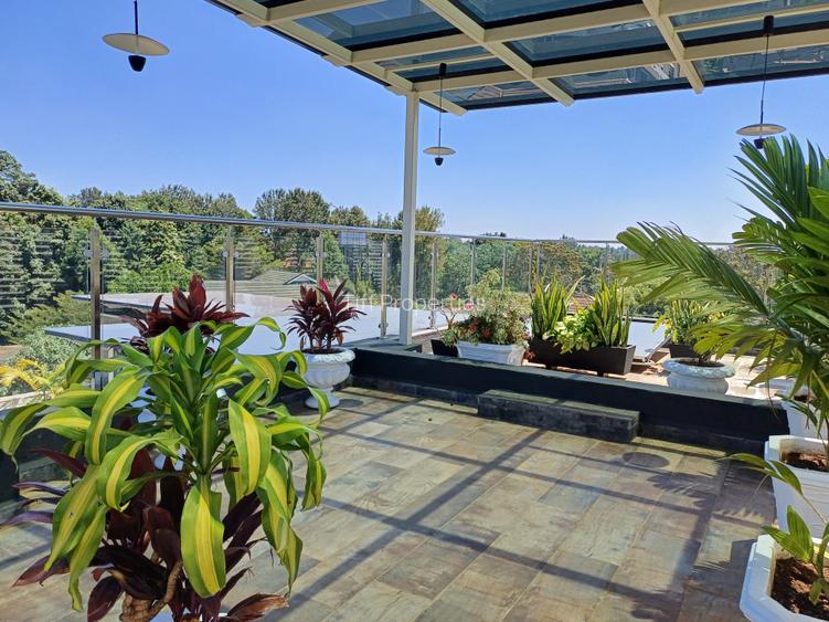 4 Bed Apartment with En Suite in Rosslyn
