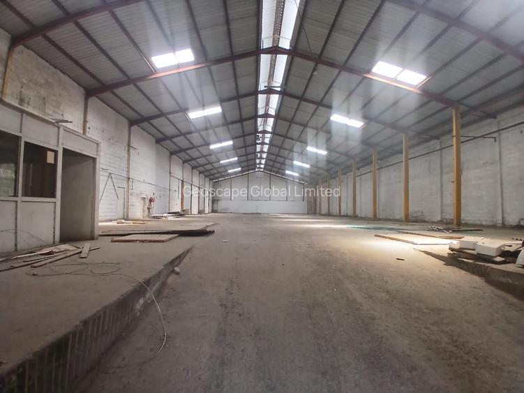 14,500 ft² Warehouse with Parking in Industrial Area