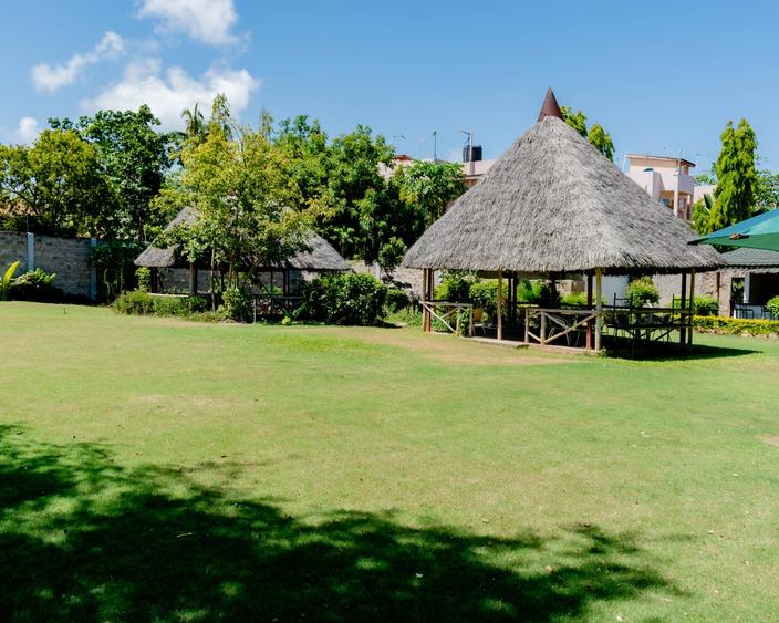 1,500 m² Commercial Property with Backup Generator at First Avenue Off Links Road 1,500 m² Commercial Property with Backup Generator at First Avenue Off Links Road