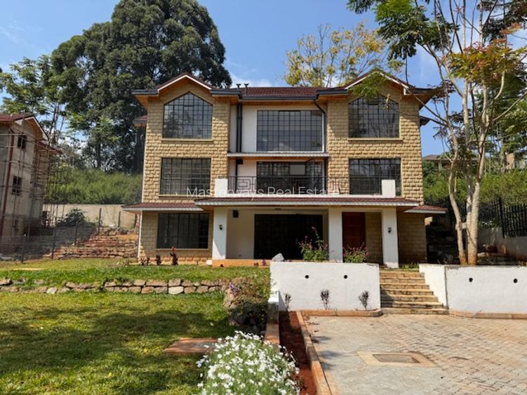 4 Bed Villa with En Suite in Rosslyn