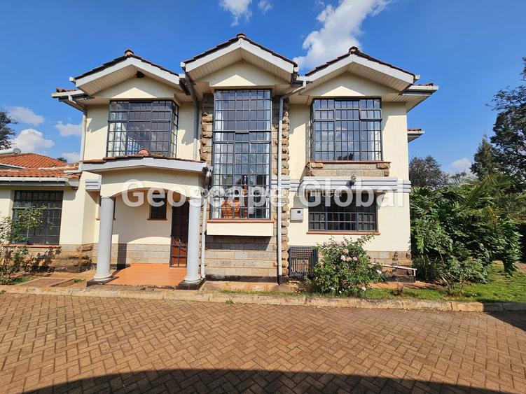 4 Bed Villa with En Suite in Nyari