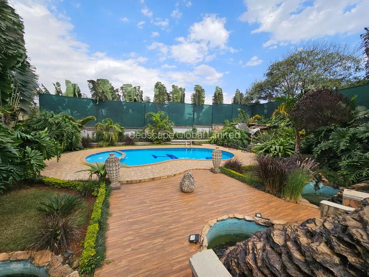 5 Bed House with En Suite in Runda