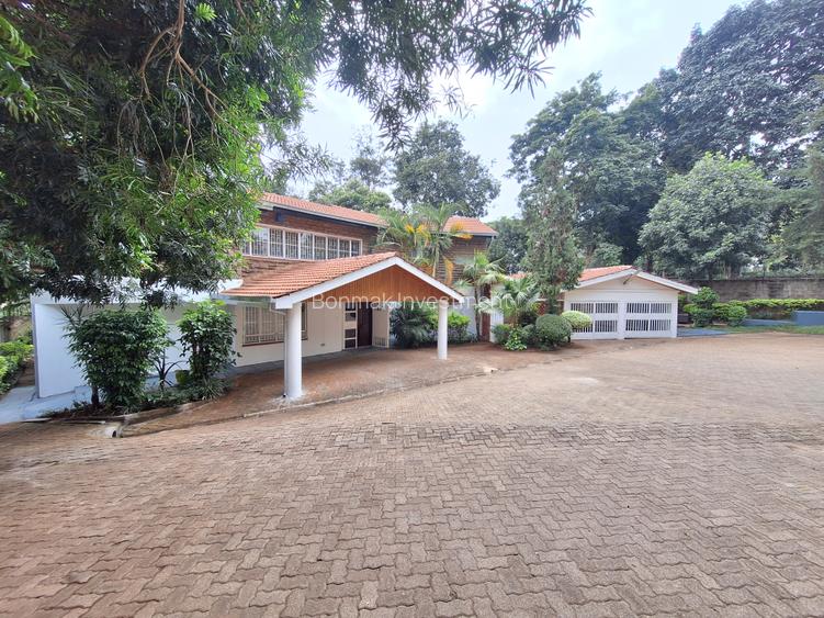 4 Bed House with En Suite at Un Avenue.