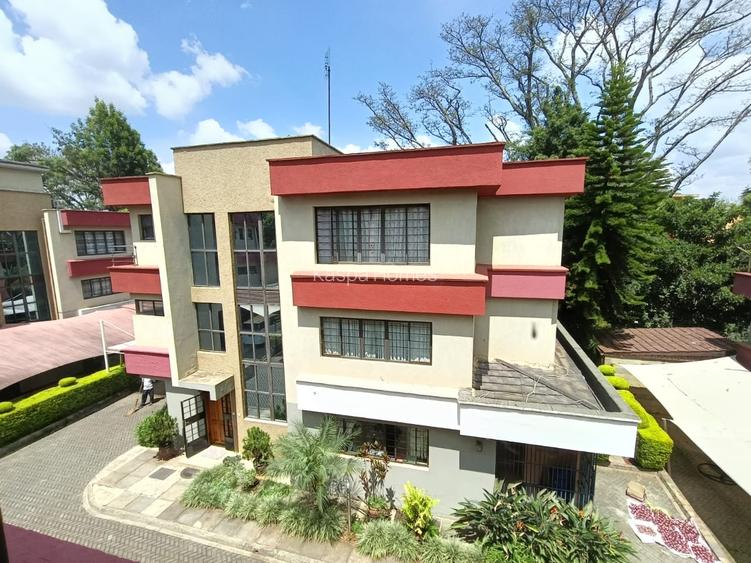5 Bed House with En Suite in Lavington