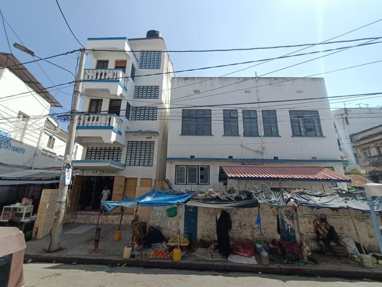 1,011 m² Commercial Property with Balcony at Off Makadara Road