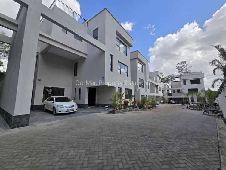 5 Bed House with En Suite in Lavington