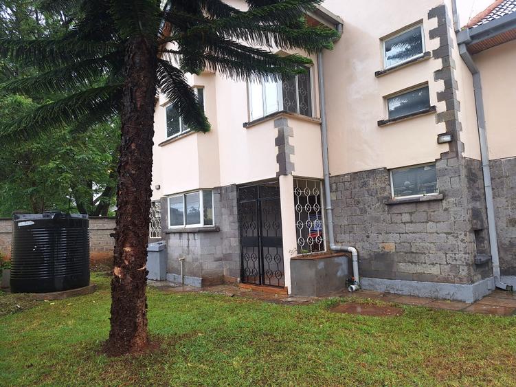 5 Bed Townhouse with En Suite in Westlands Area