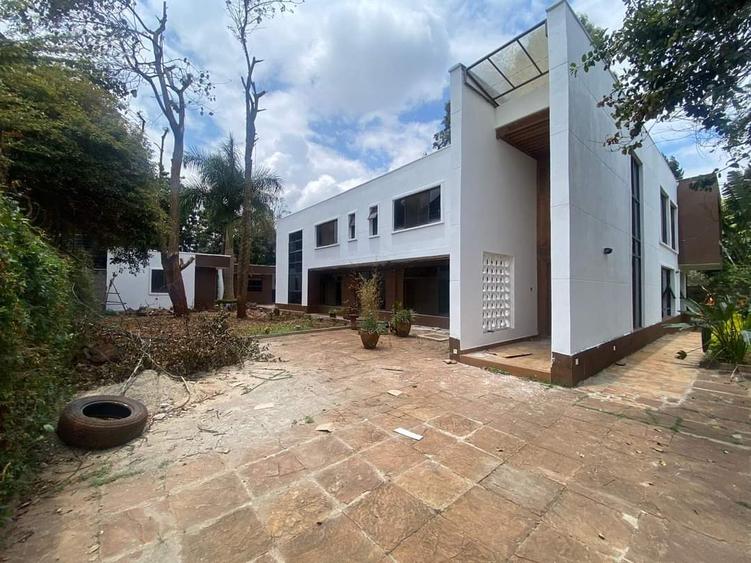 5 Bed House with En Suite in Runda