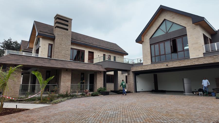 6 Bed House with En Suite in Runda