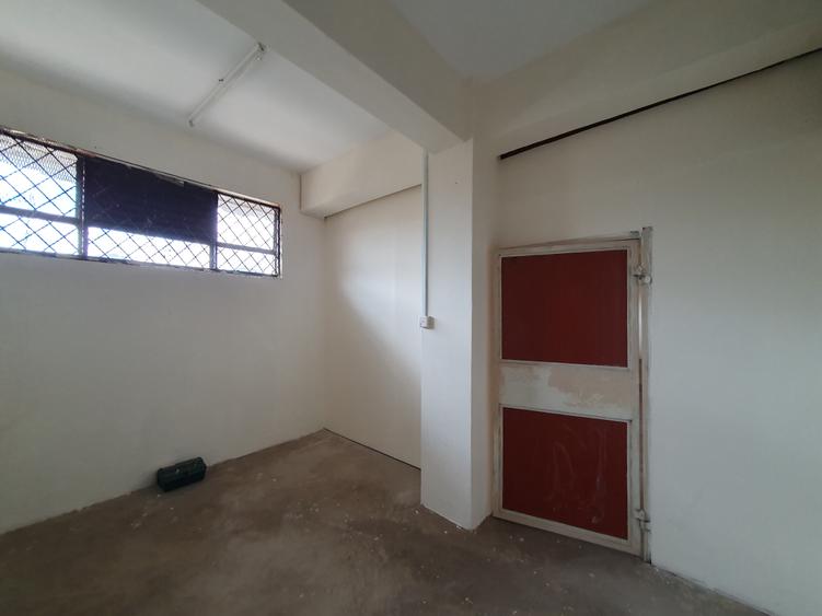 9,800 ft² Warehouse with Service Charge Included at Baba Dogo Rd - Widok 5