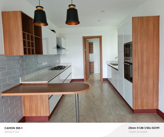 3 Bed Apartment with En Suite in Parklands - Mehr