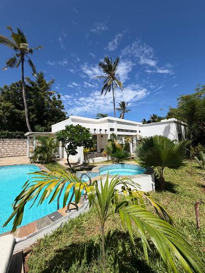 4 Bed House with En Suite at Watamu Beach - Vista 6