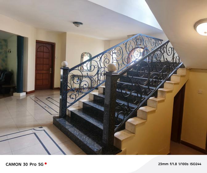 5 Bed House with En Suite in Runda - Mehr