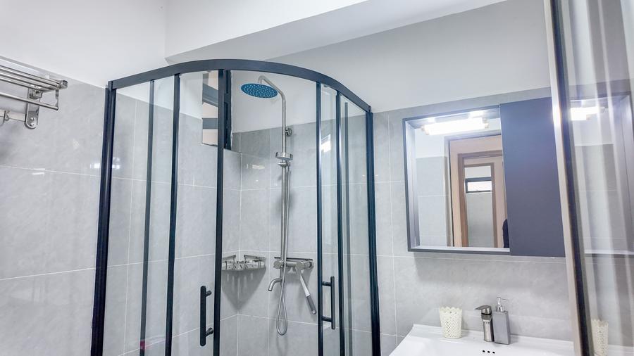 Serviced 2 Bed Apartment with En Suite at Kindaruma Road - Więcej