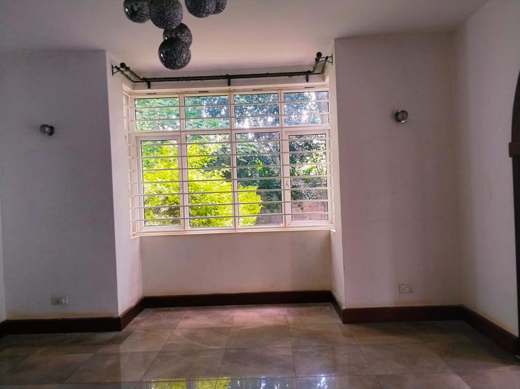 4 Bed Villa with En Suite in Rosslyn - Aanzicht 6