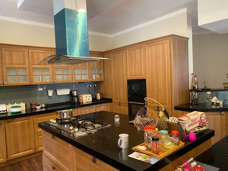 5 Bed Villa with En Suite in Spring Valley - Vista 6