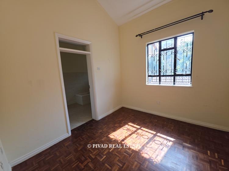 5 Bed House with Garden in Runda - Meer