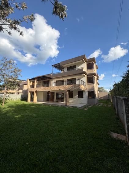 6 Bed Townhouse with En Suite in Karen - View 2
