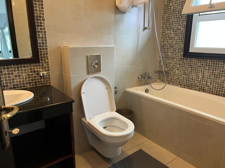 4 Bed Villa with En Suite in Kyuna - Vista 5