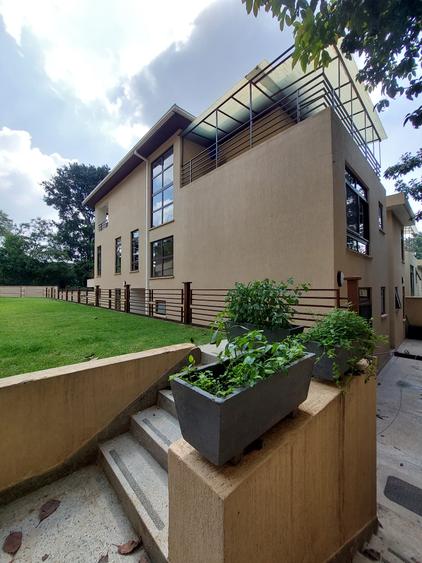 5 Bed Townhouse with En Suite in Lavington - Meer